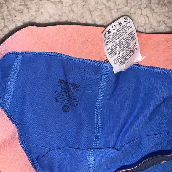 Nike Pro Cropped Legging - Picture 2 of 2